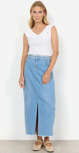 Lysblå denim nederdel med høj talje og slids foran modelbillede 2