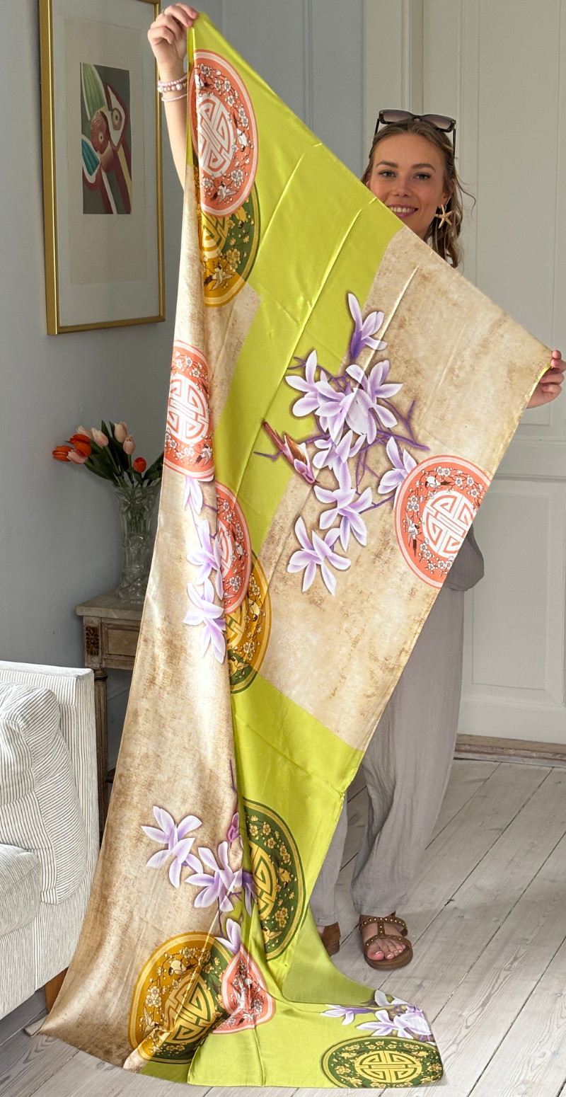 Tørklæde med fugle og blomster beige/lime LikeLondon
