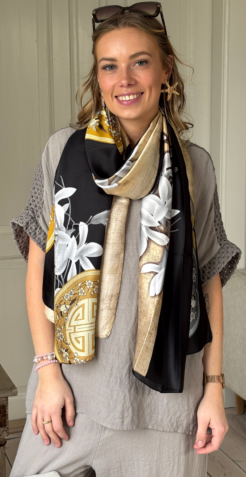 Tørklæde med fugle og blomster sort/sand LikeLondon