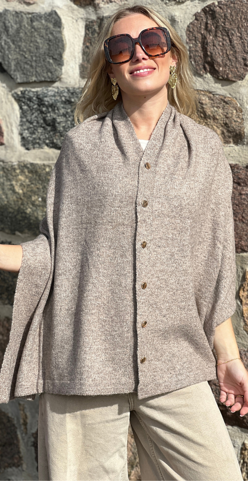 Uldponcho med guldknapper taupe LikeLondon