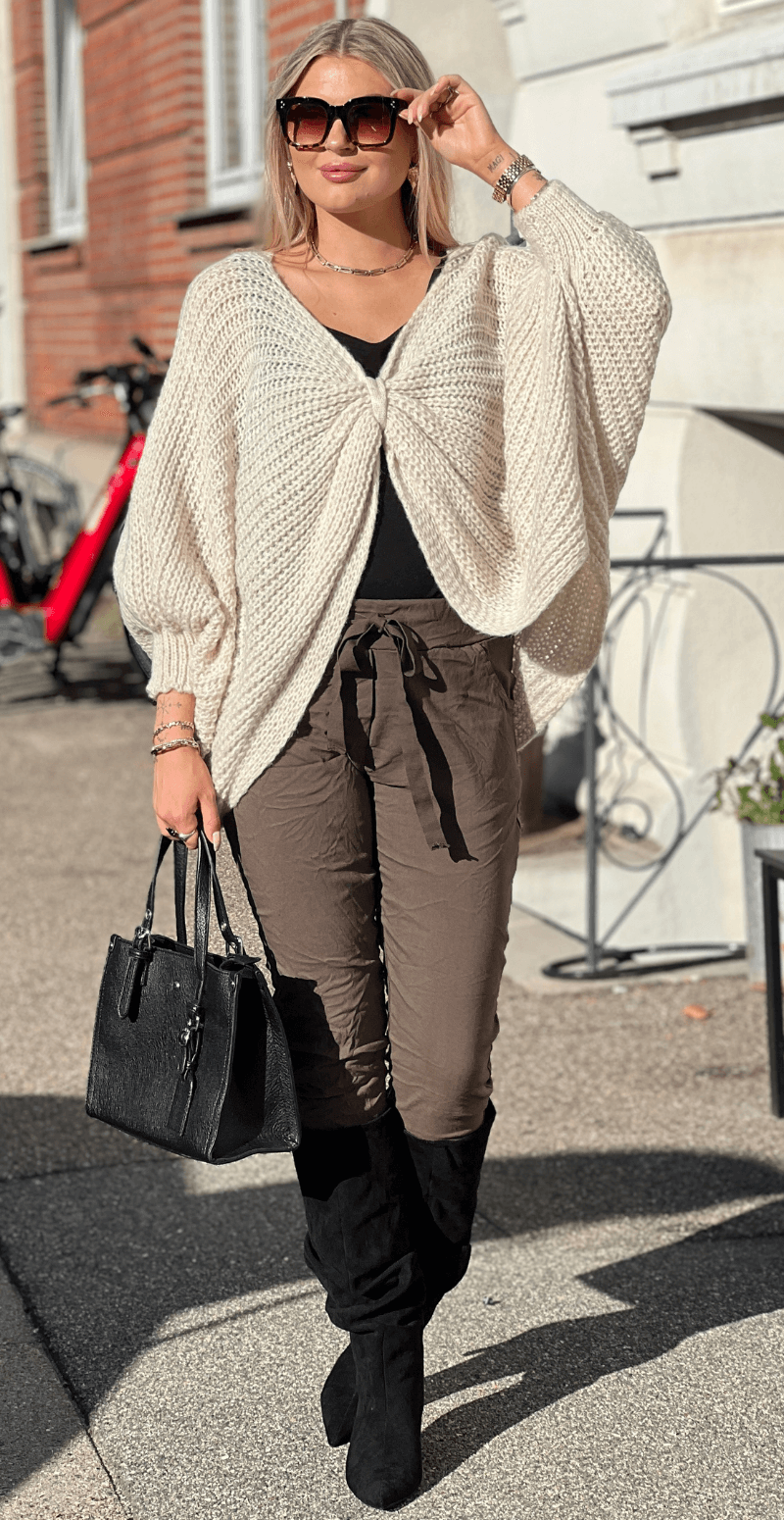 Erika uldstrik med flagermusærmer og rynkedetalje beige LikeLondon