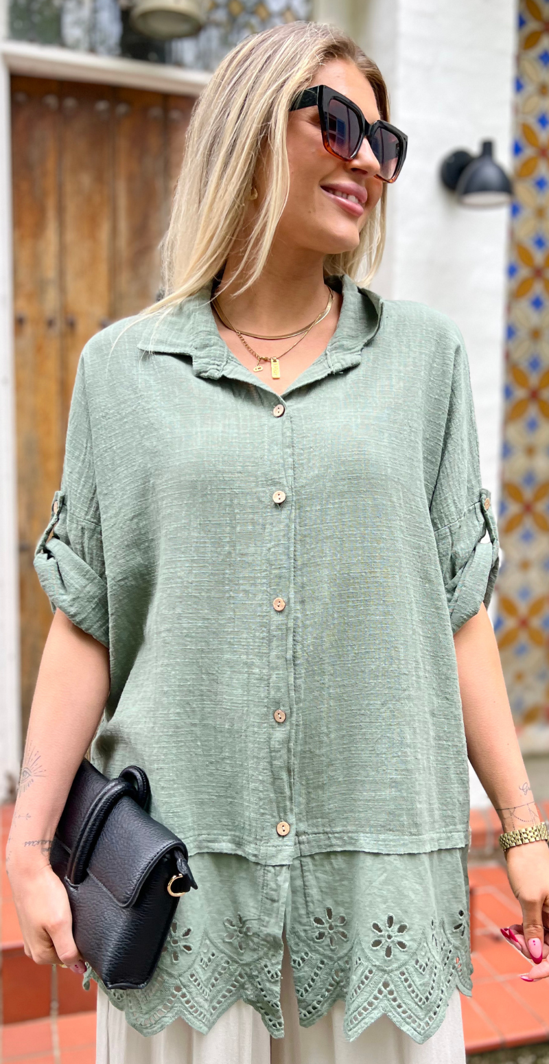 Oda skjortebluse med broderi anglaise khaki LikeLondon