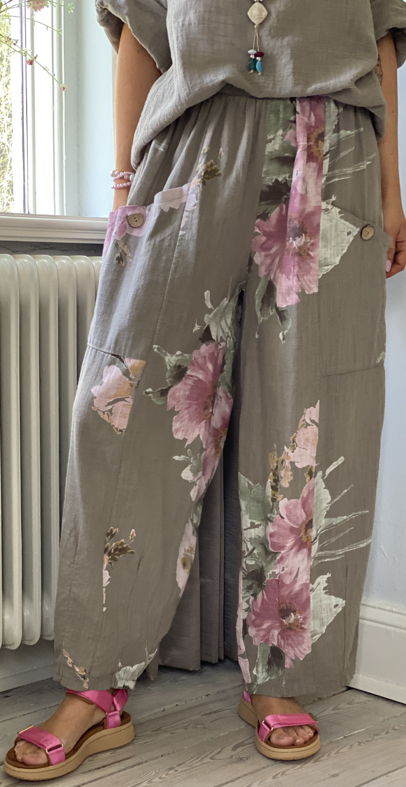 Forudbestil uge 18 Gwen bukser med blomsterprint og lommer fango LikeLondon