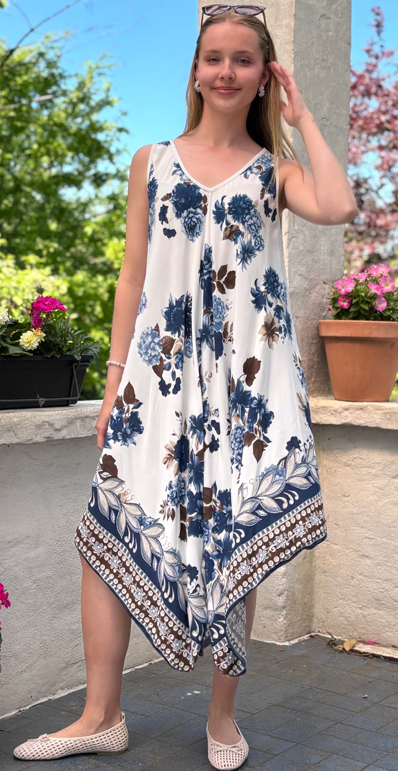 Gypsy kjole med blomster og asymmetrisk kant navy LikeLondon