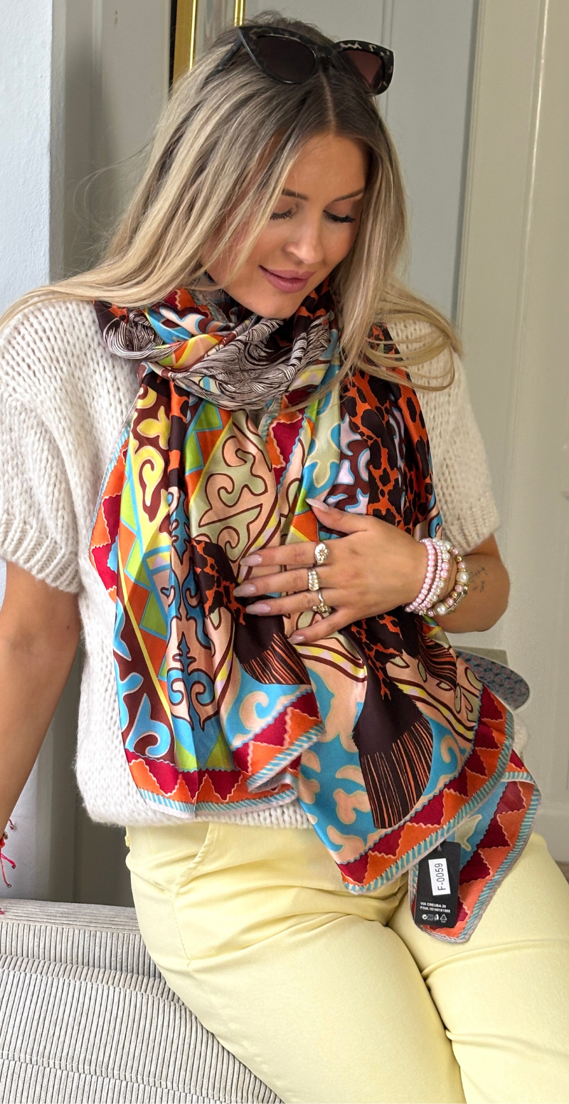 Tørklæde i silk-look med motiv af hest orange/brun LikeLondon