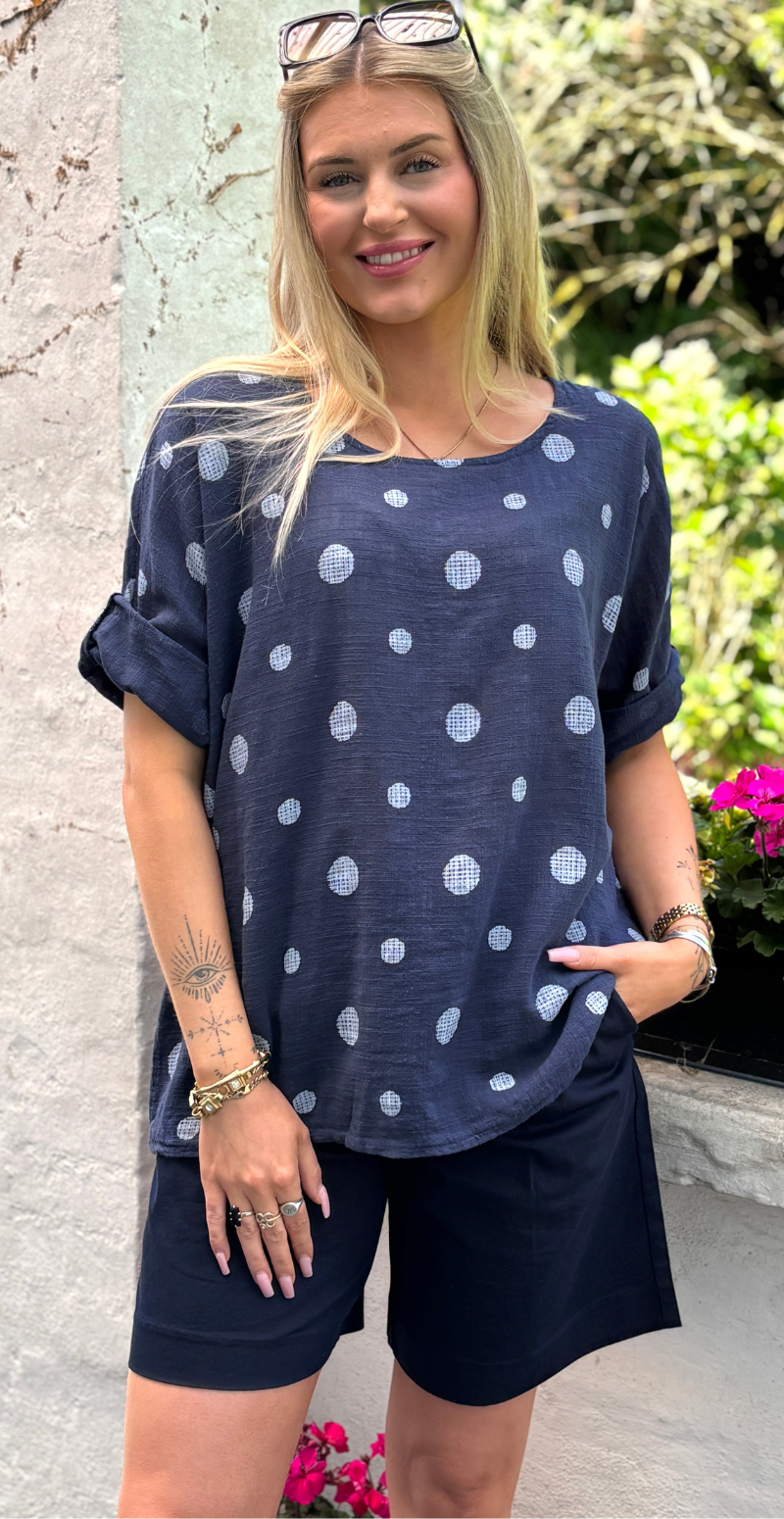 Blair bluse med 3/4 ærme og prikker navy LikeLondon