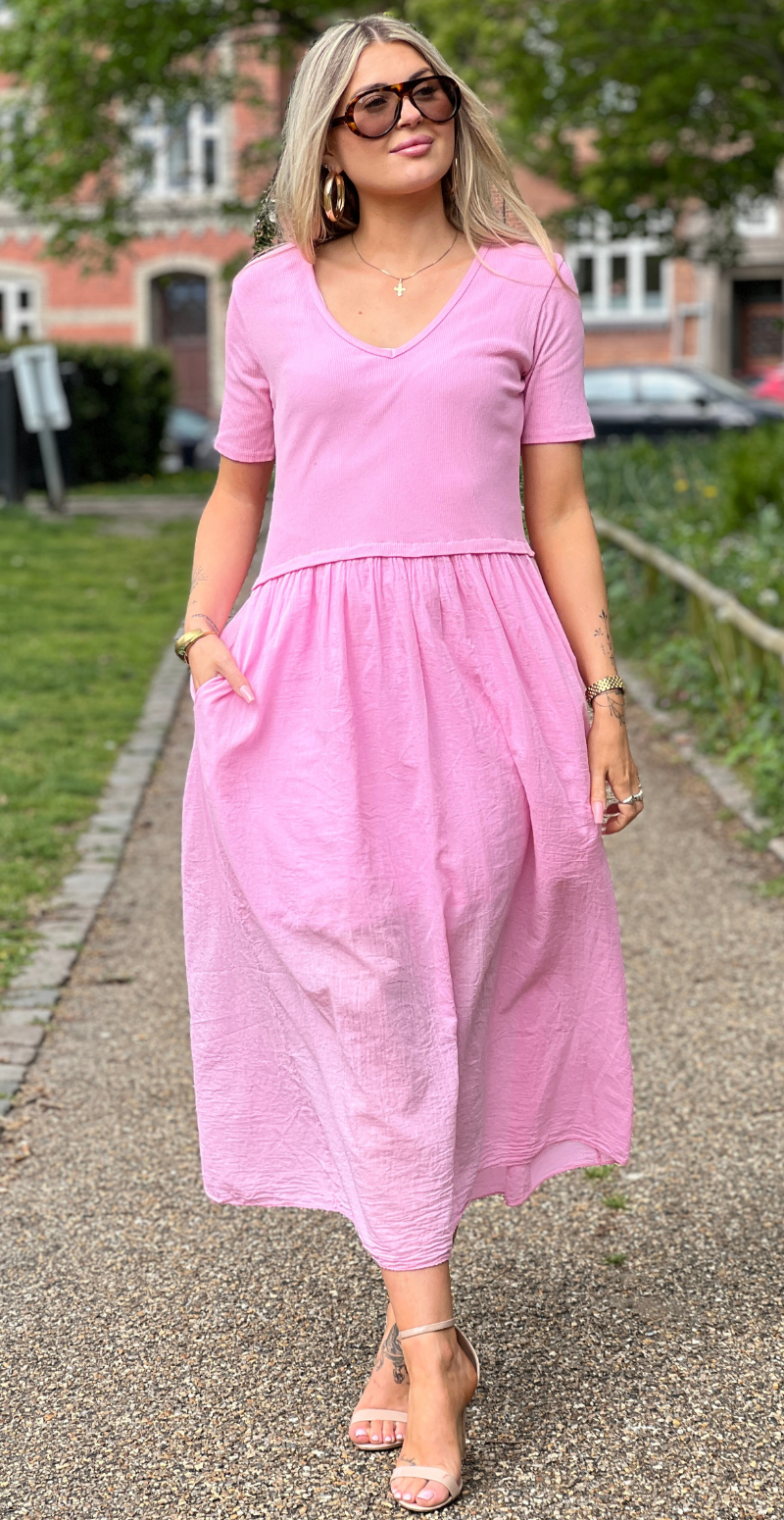 Christiane kjole med V-udskæring og overdel i rib pink LikeLondon