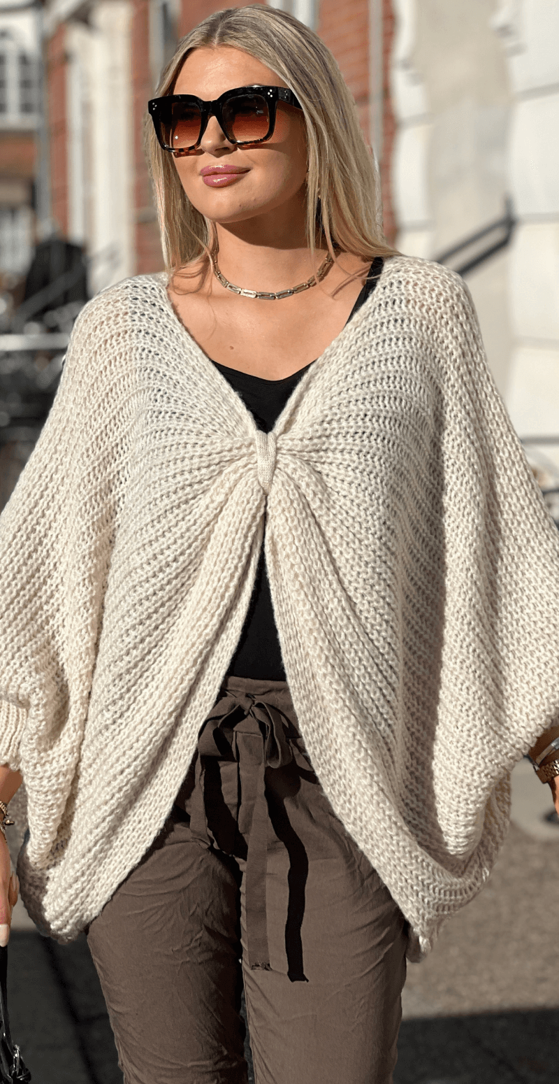 Erika uldstrik med flagermusærmer og rynkedetalje beige LikeLondon