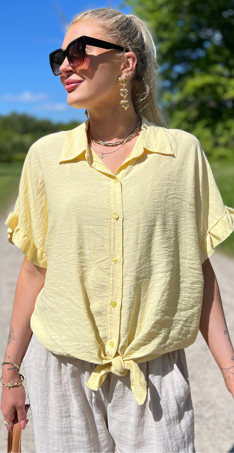 Kylie bluse med bindebånd gul LikeLondon