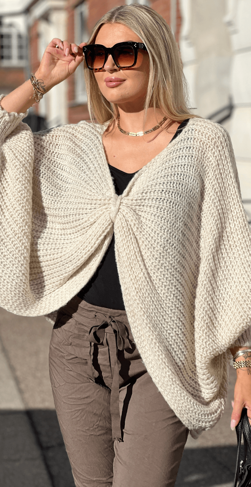 Erika uldstrik med flagermusærmer og rynkedetalje beige LikeLondon