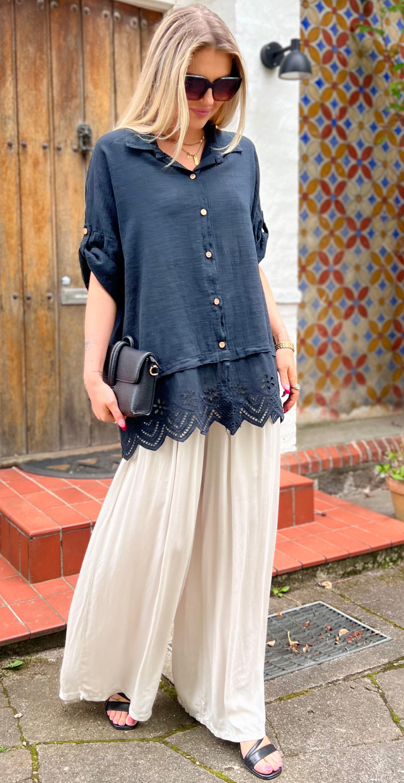 Forudbestil uge 22 Oda skjortebluse med broderi anglaise sort LikeLondon