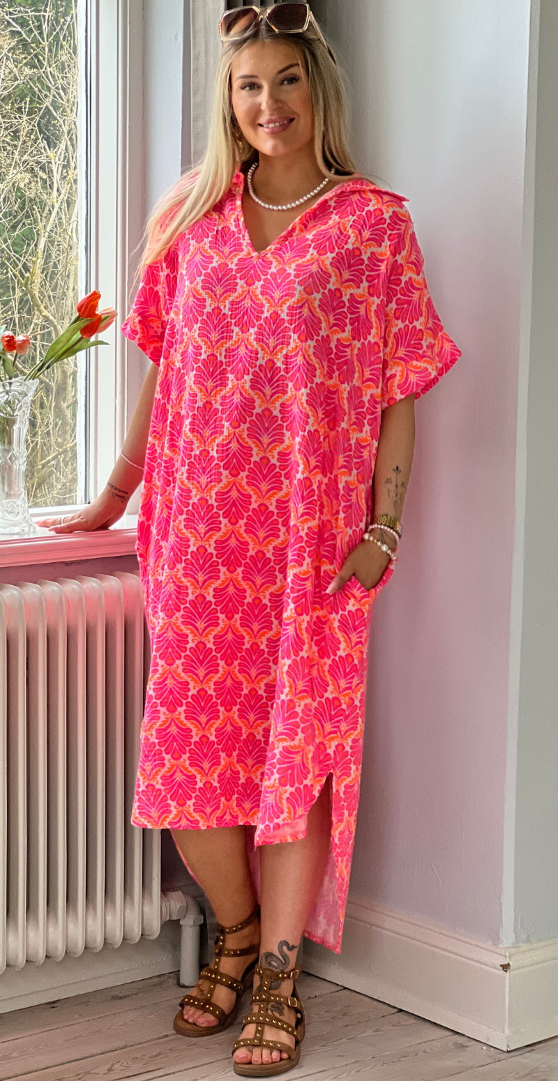 Dagmar kjole i musselin pink/orange LikeLondon