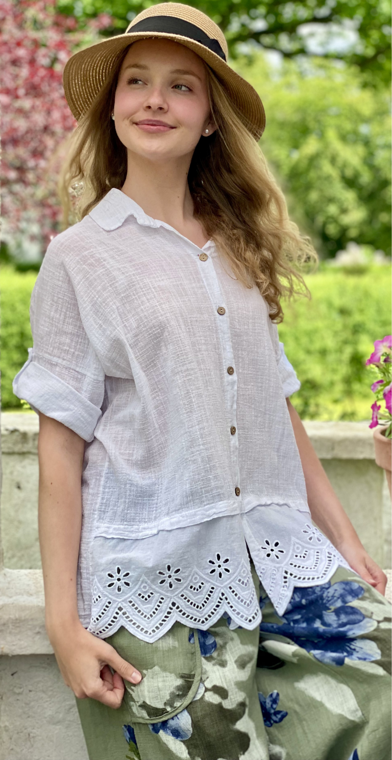 Oda skjortebluse med broderi anglaise hvid LikeLondon