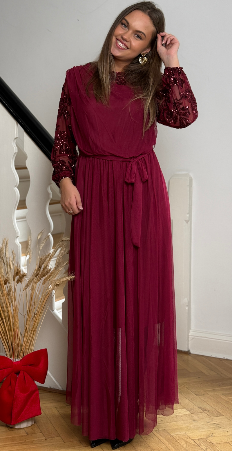 Nash kjole i chiffon med pailletter og bindbånd bordeaux LikeLondon
