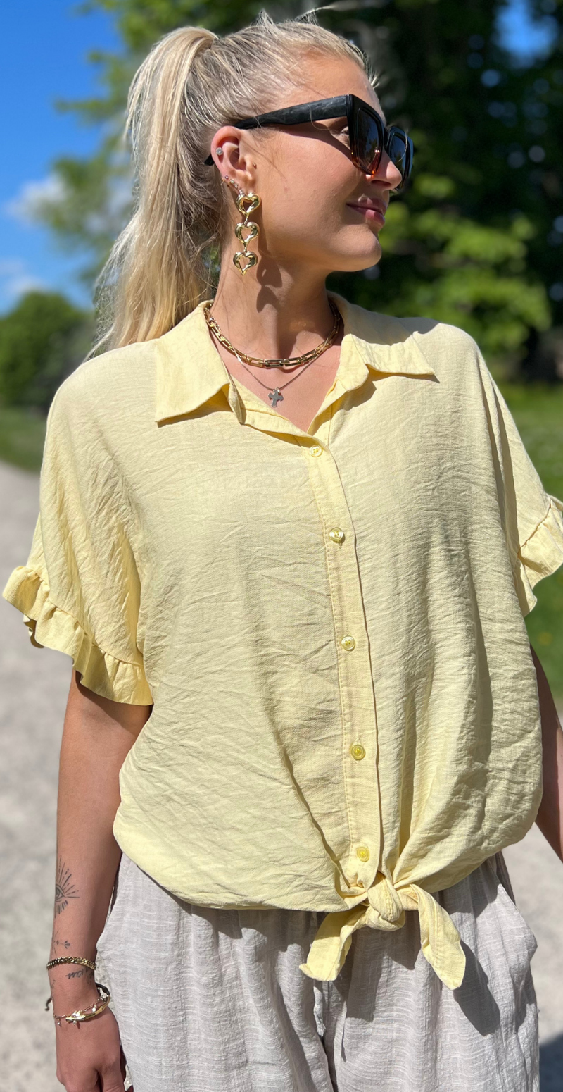 Kylie bluse med bindebånd gul LikeLondon
