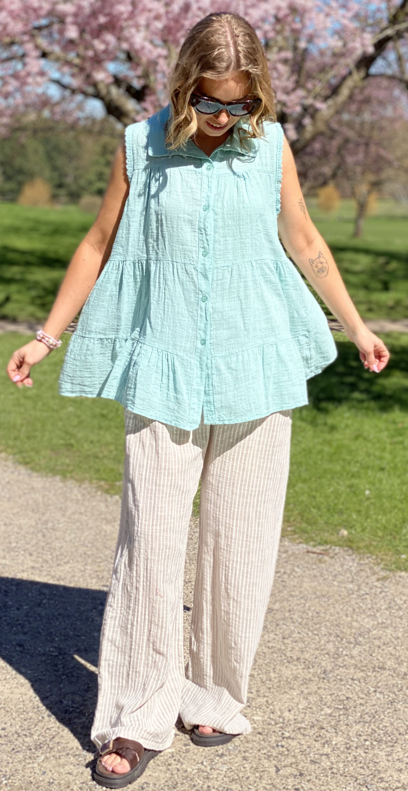 Rinda bluse uden ærmer med peplum og hæklede detaljer mint LikeLondon