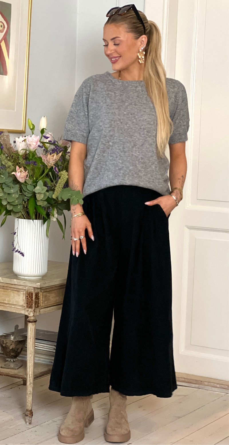 Marnie fløjlsbukser med vidde sort LikeLondon