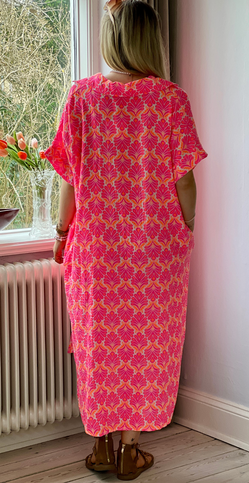 Dagmar kjole i musselin pink/orange LikeLondon