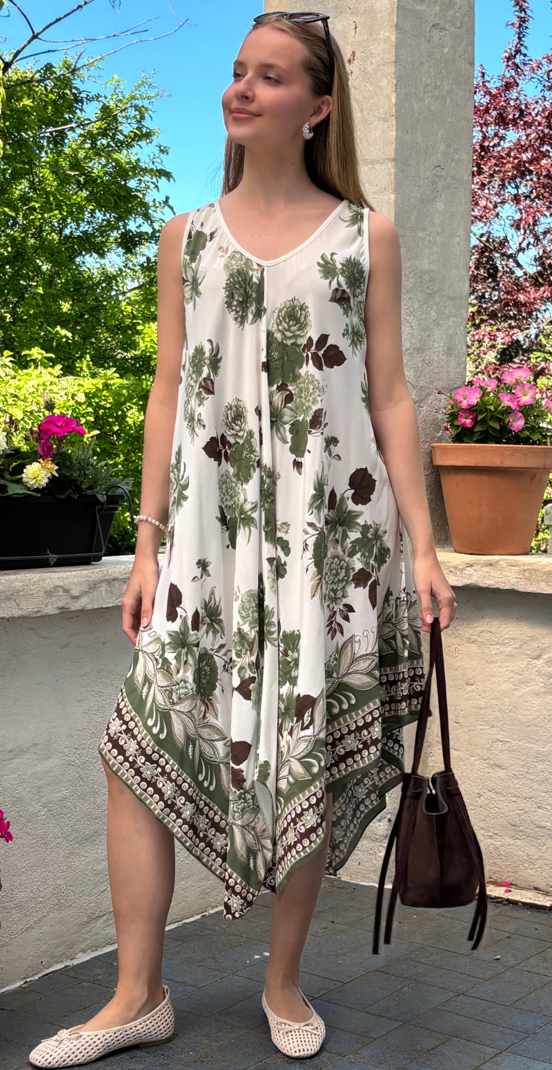Gypsy kjole med blomster og asymmetrisk kant khaki LikeLondon