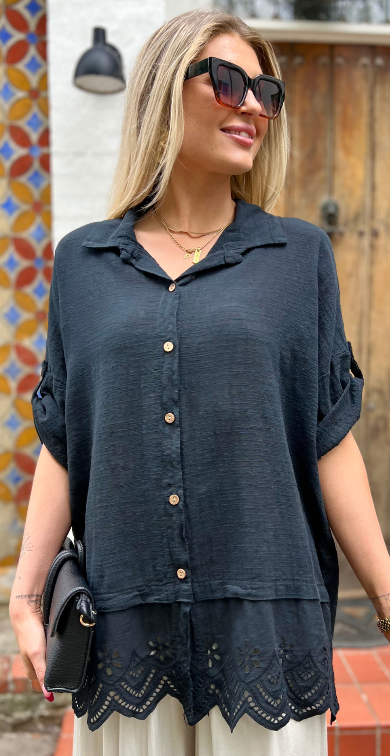 Forudbestil uge 22 Oda skjortebluse med broderi anglaise sort LikeLondon