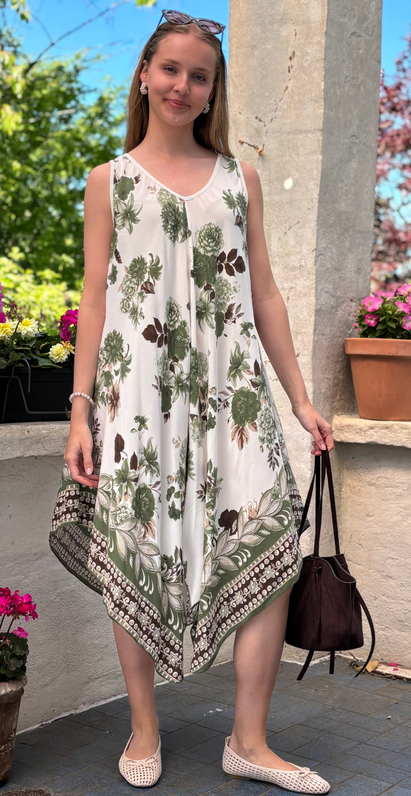 Gypsy kjole med blomster og asymmetrisk kant khaki LikeLondon