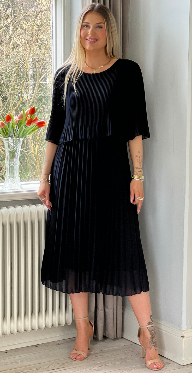Forudbestil uge 15 Carmen plisseret kjole med elastik i taljen navy LikeLondon