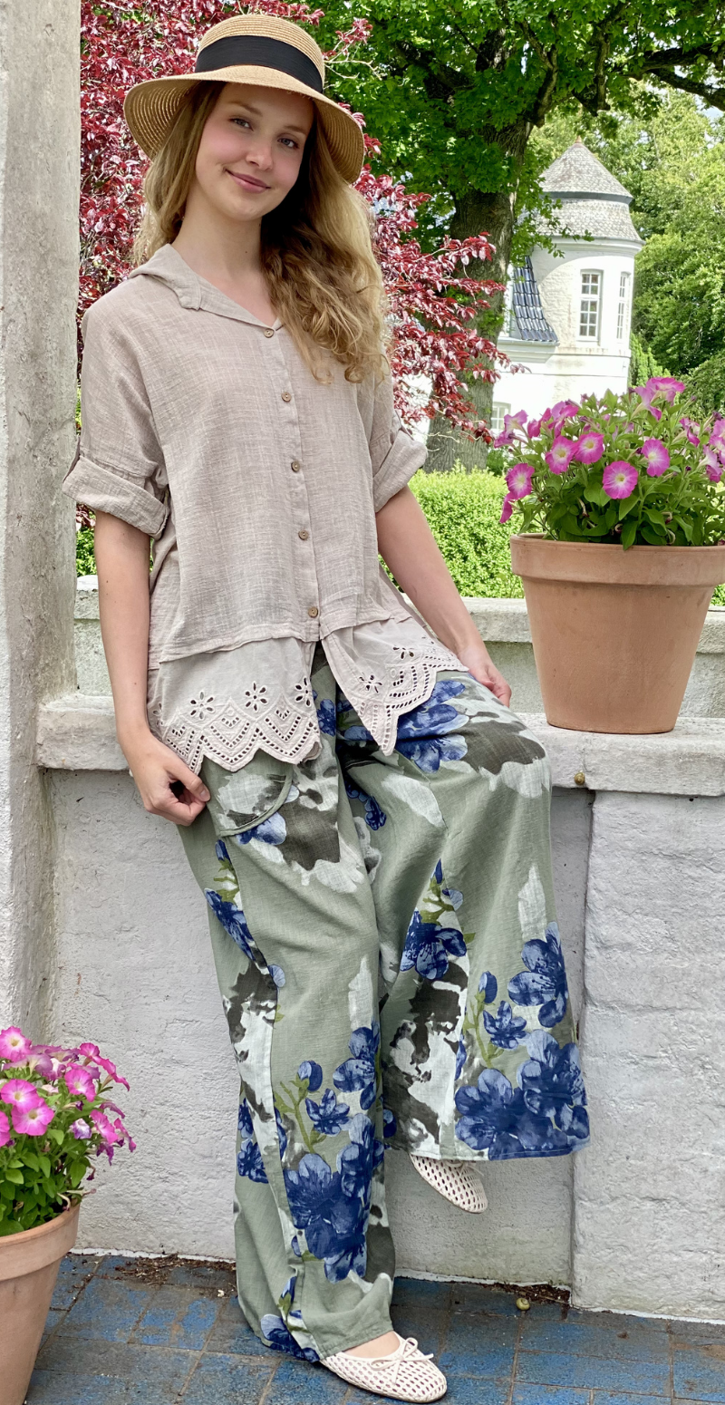 Oda skjortebluse med broderi anglaise beige LikeLondon