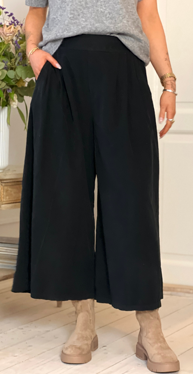 Marnie fløjlsbukser med vidde sort LikeLondon