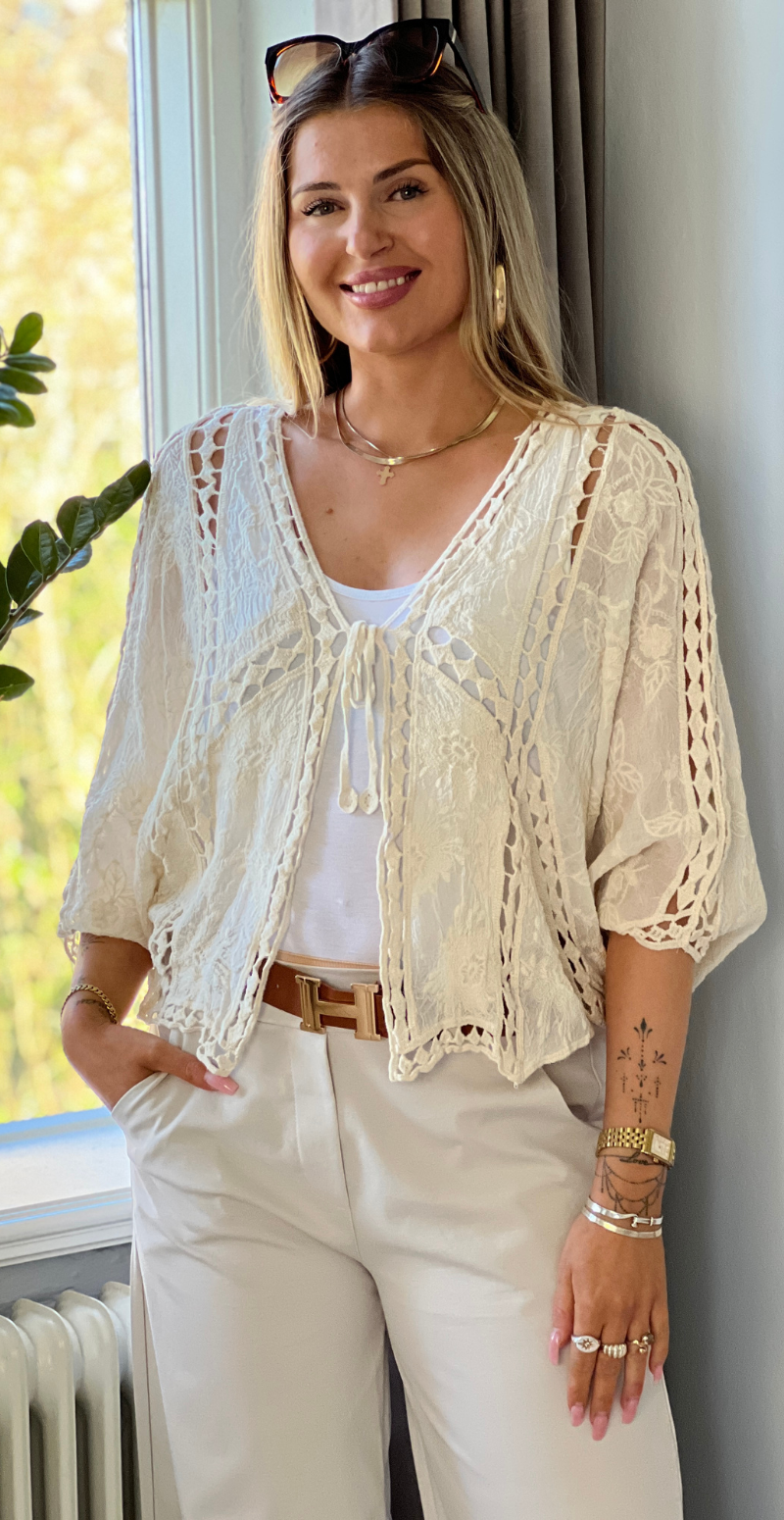 Vivi blonde cardigan med hæklede detaljer beige LikeLondon