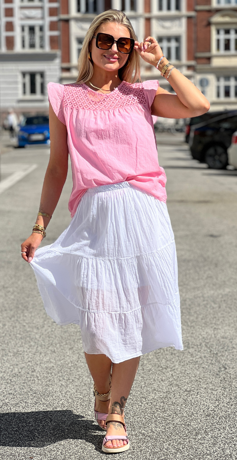 Pixie bluse med blonde og flæseærmer pink LikeLondon