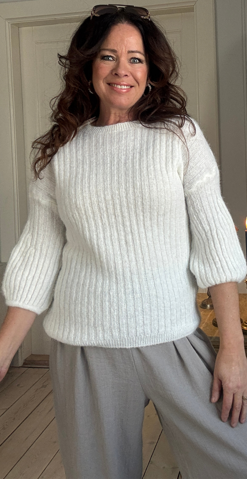 Angelina strik med 3/4 ærme med puf hvid LikeLondon