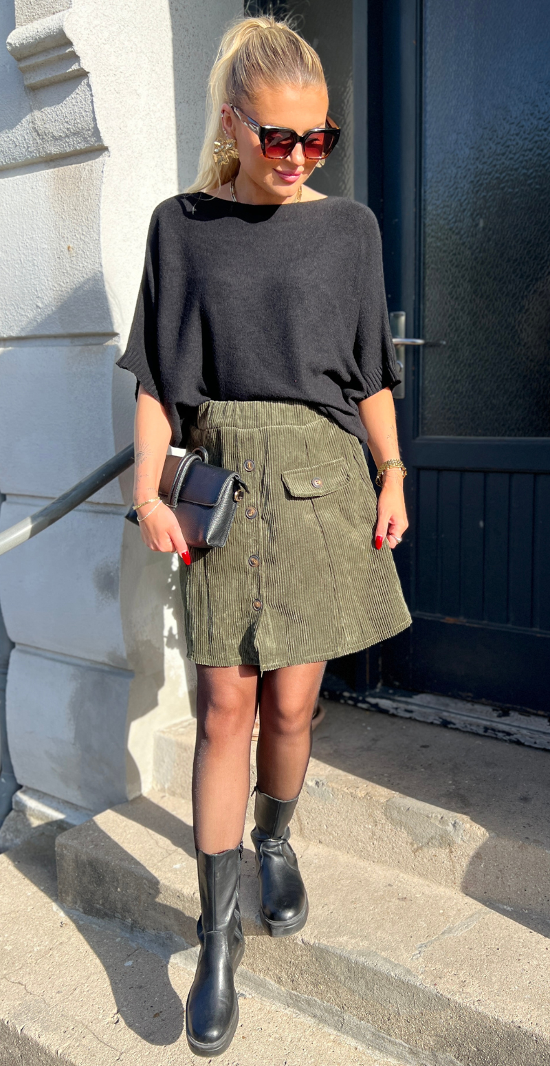 Forudbestil uge 35 Maddie fløjlsnederdel med knapper military LikeLondon