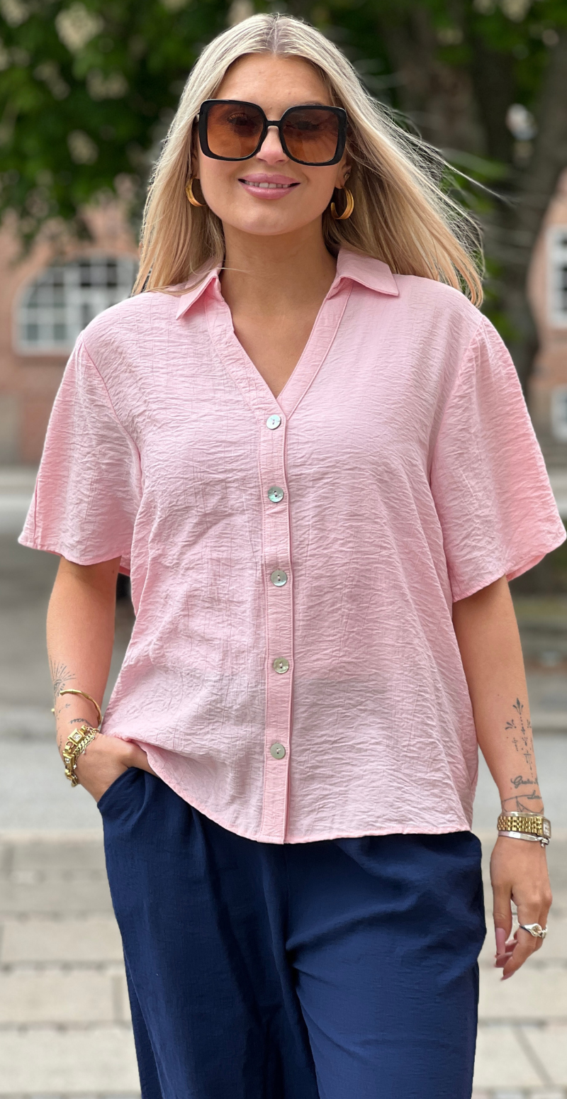 Cello gennemknappet bluse med struktur ballerina Freequent
