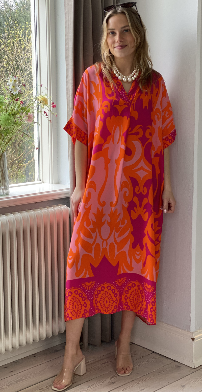 Melia kjole med mønster pink/orange LikeLondon