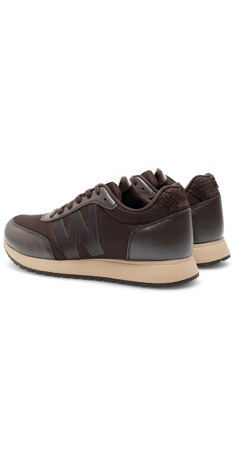 Sonja sneaker med "W" chocolate Woden
