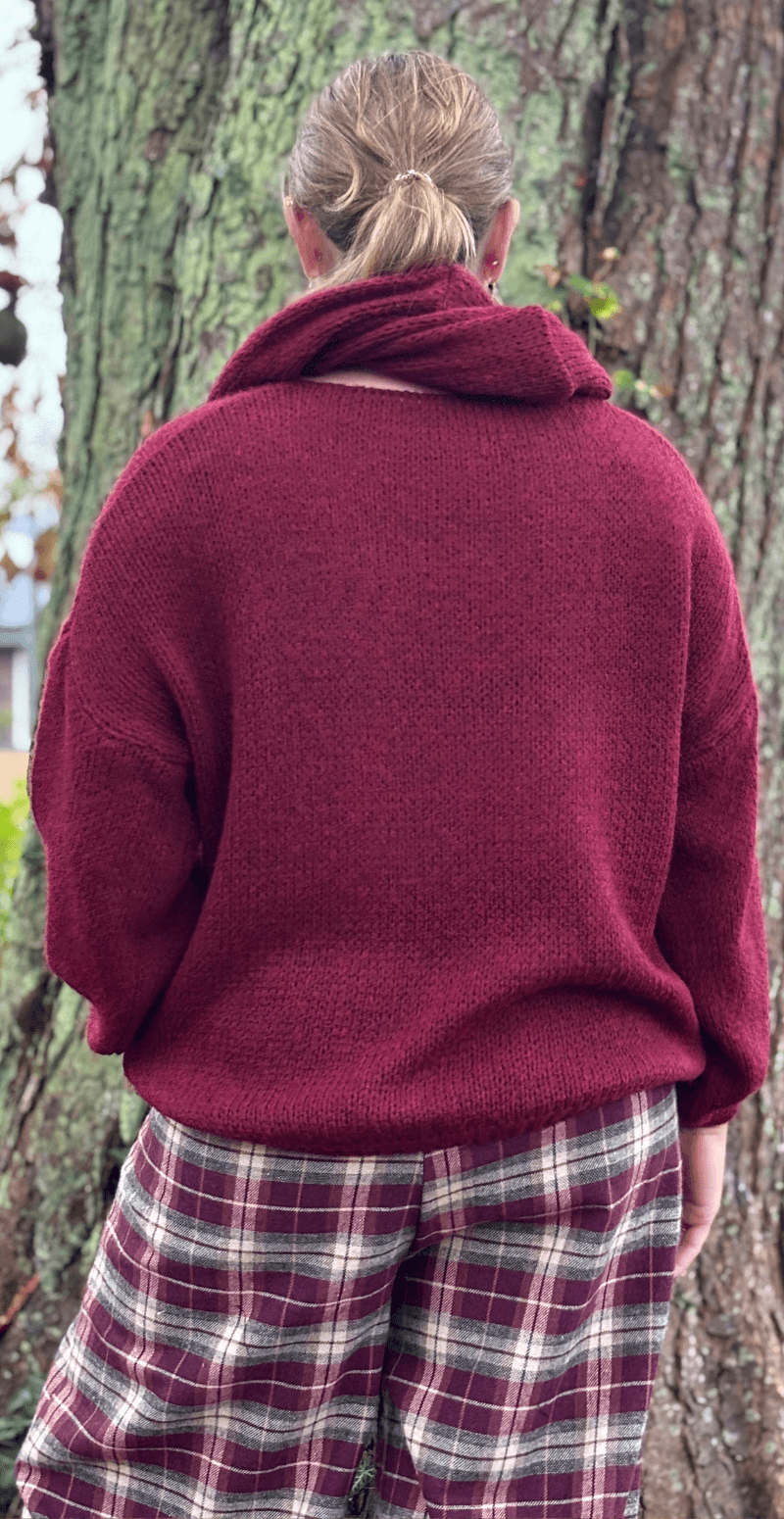 Lupita uldstrik med tørklæde bordeaux LikeLondon