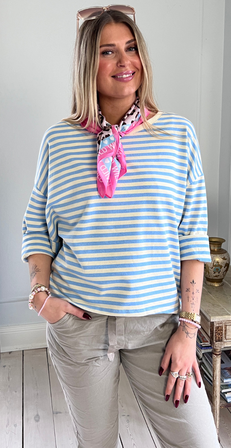 Zenia bluse i oversized pasform med striber lysblå/hvid LikeLondon