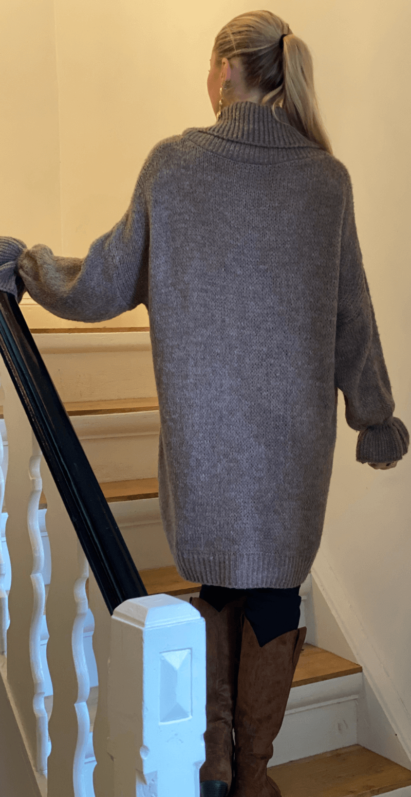 Helga strik lang med flæseærmer og rullekrave fango LikeLondon