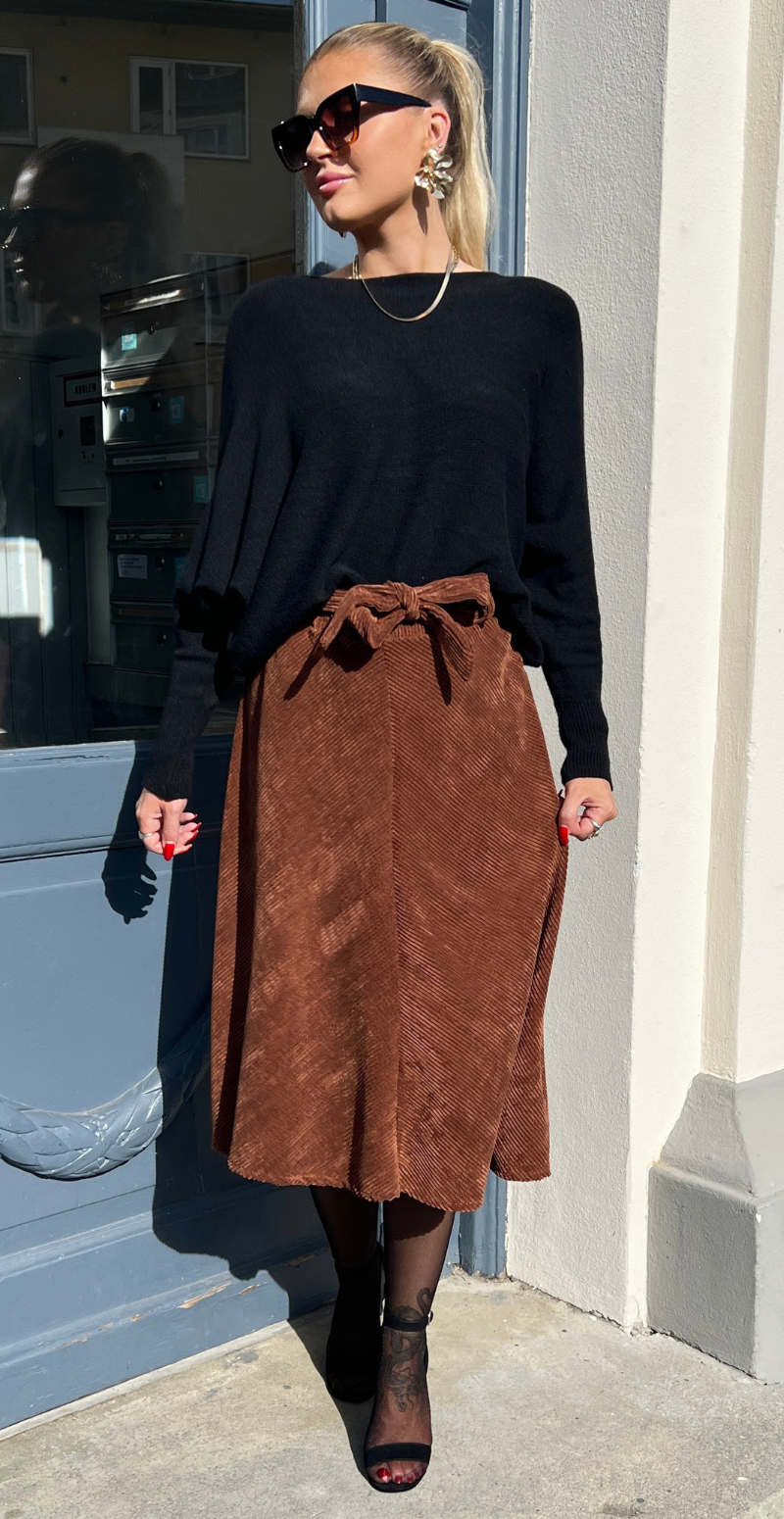 Amalie fløjlsnederdel med bindebånd i taljen brun LikeLondon