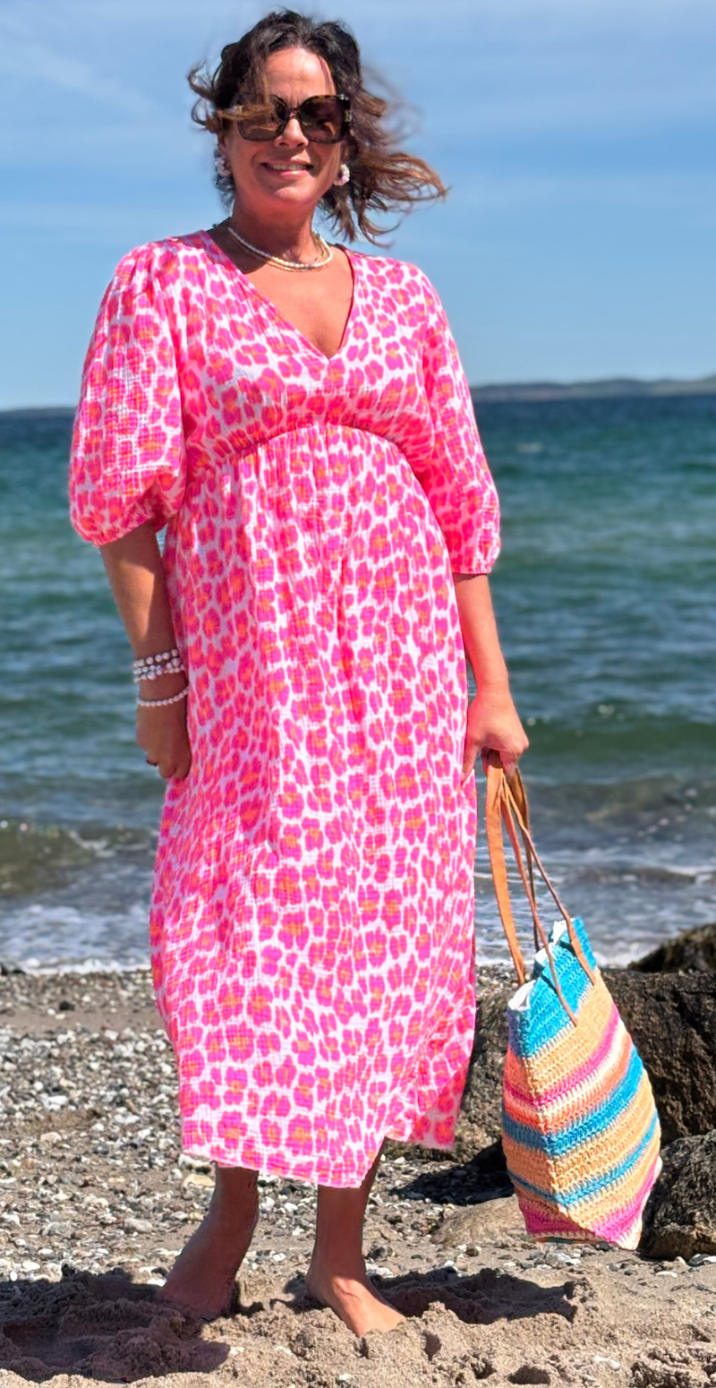 Forudbestil uge 22 Maya kjole med v-hals og leopardprint pink LikeLondon