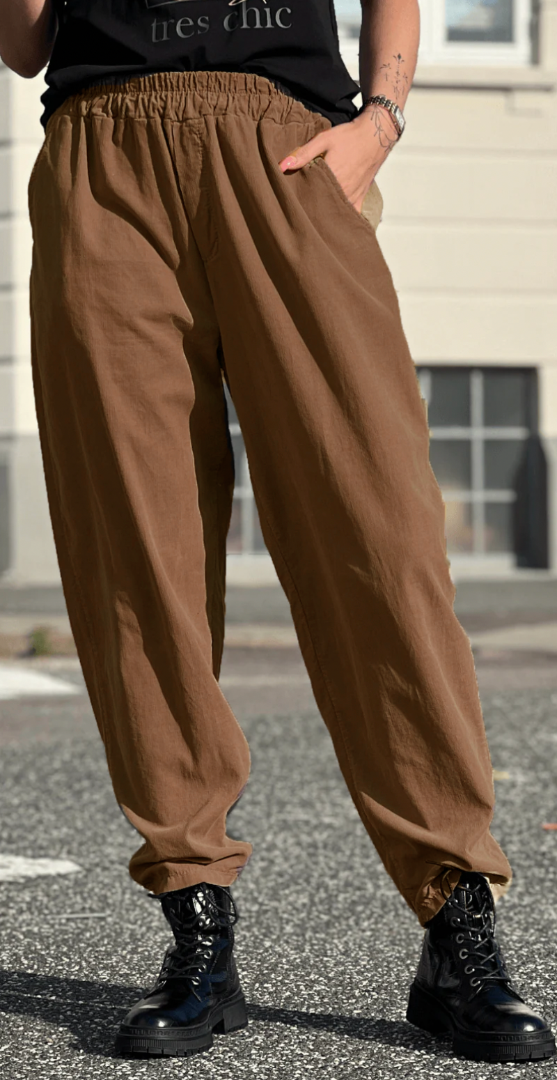 Erin fløjlsbukser med lommer og elastik i taljen noce LikeLondon