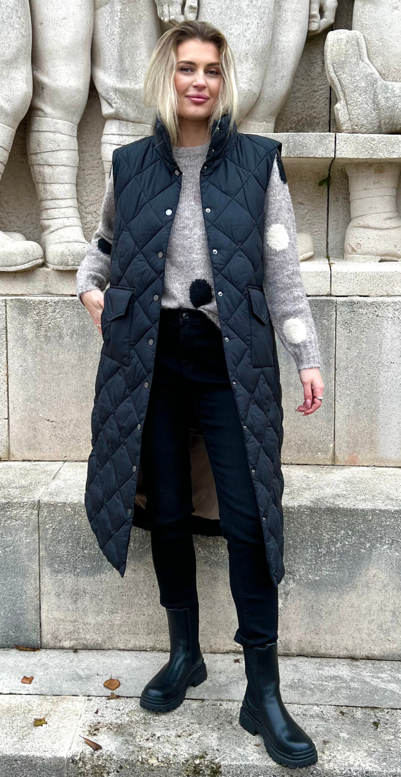 Lang quiltet vest sort