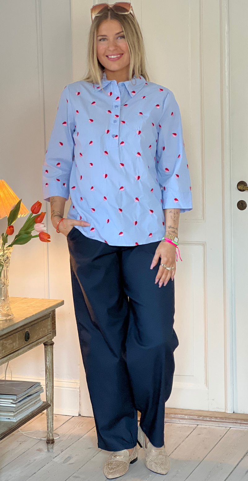 Tonje bukser i denimlook og barrelfit navy blazer melage Freequent