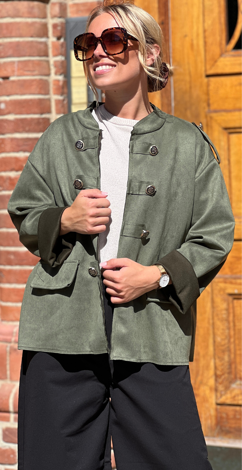 Giselle jakke i ruskindslook med knap-detaljer khaki LikeLondon