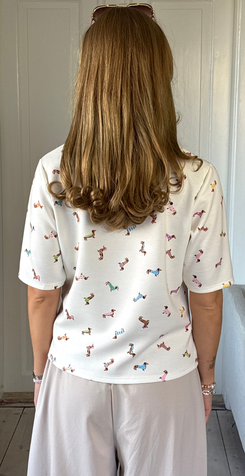 Forudbestil uge 11 Mya bluse med kort ærme og små hunde creme LikeLondon