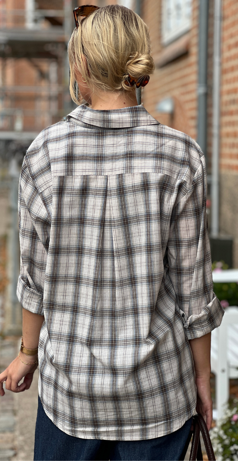 Nerissa skjorte med tern og lange ærmer moonbeam w. chambray blue Freequent