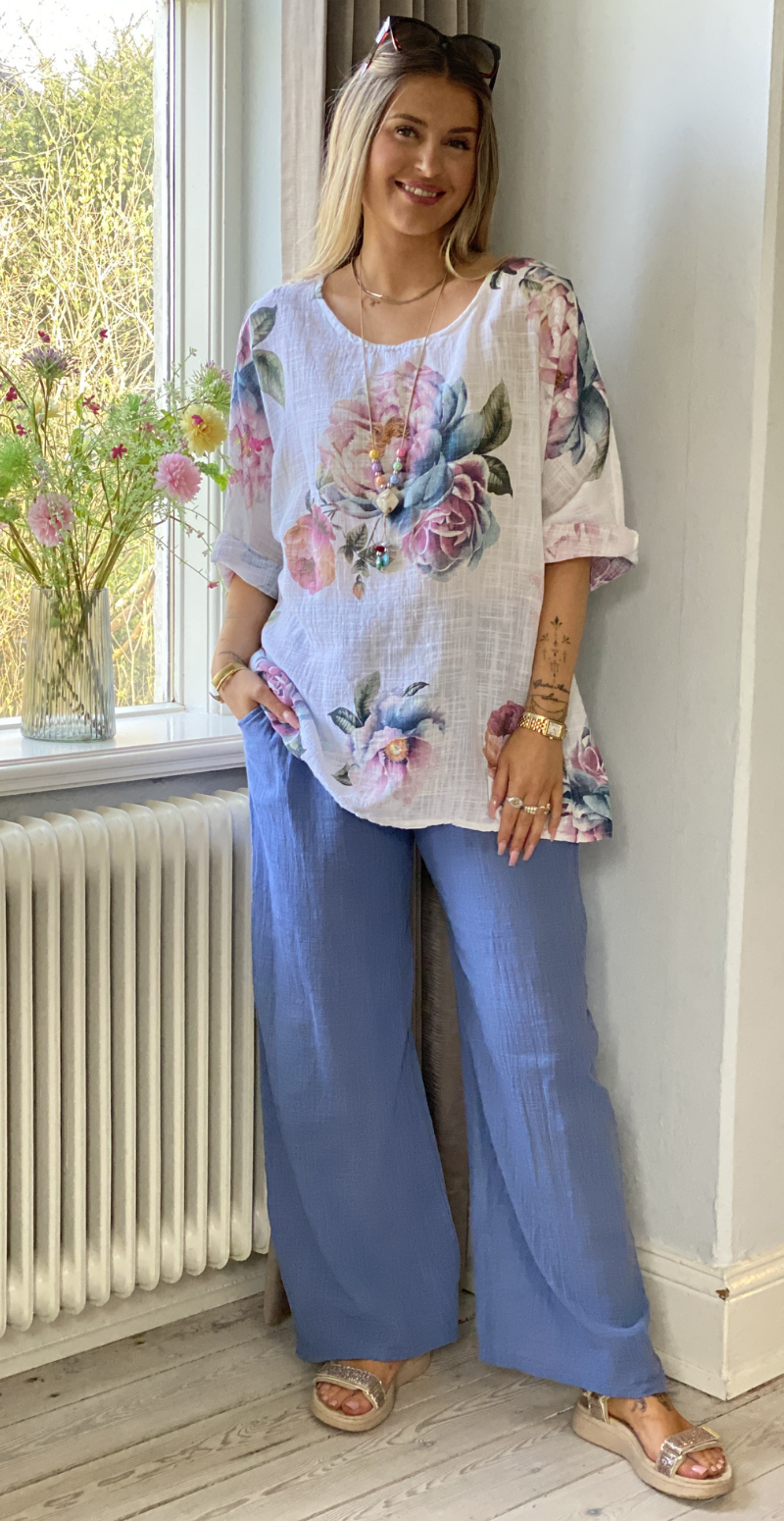 Forudbestil uge 18 Feodora blomstret bluse med vidde og halskæde hvid LikeLondon