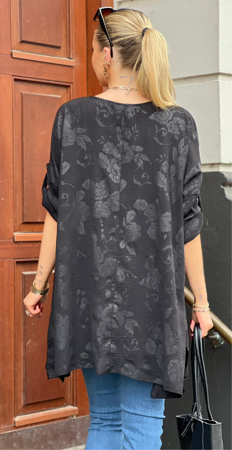 Amanda tunika med præget mønster og halskæde sort LikeLondon