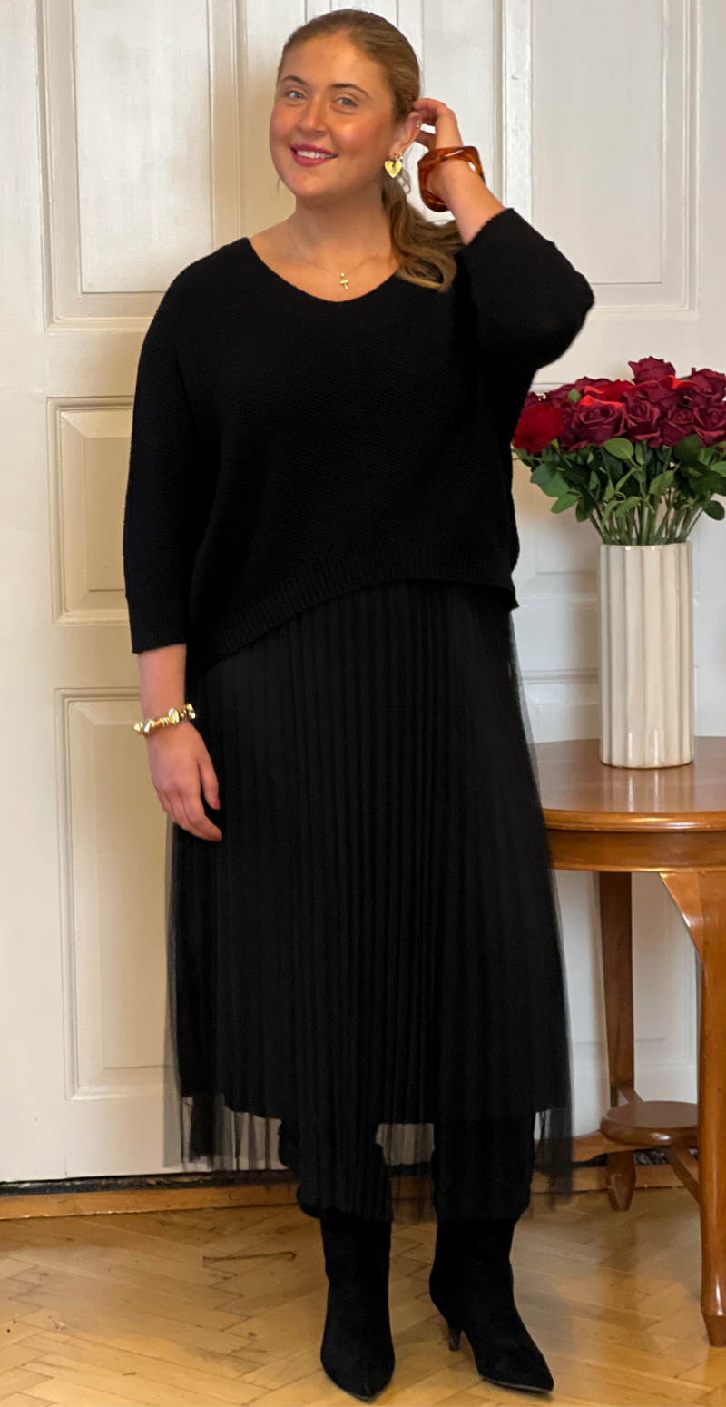 Joleen sæt med kjole og strik sort LikeLondon