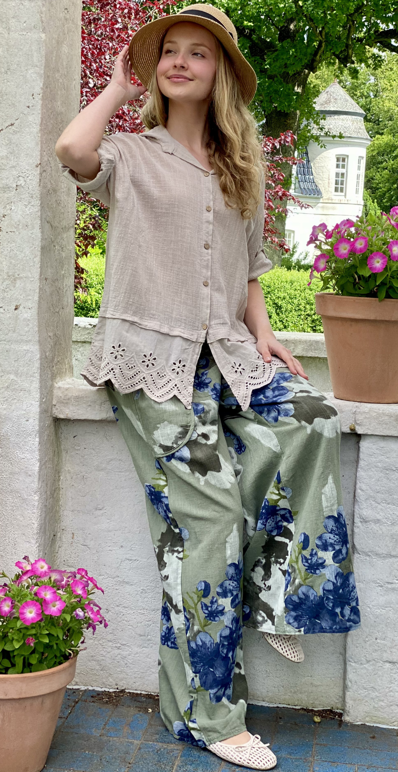 Oda skjortebluse med broderi anglaise beige LikeLondon